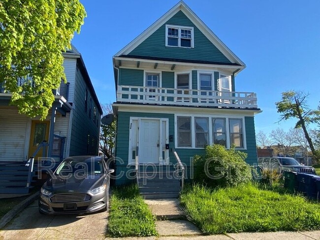Building Photo - 408 Woodlawn Ave Unit 2