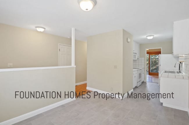 Photo - 28 Mariner Green Dr