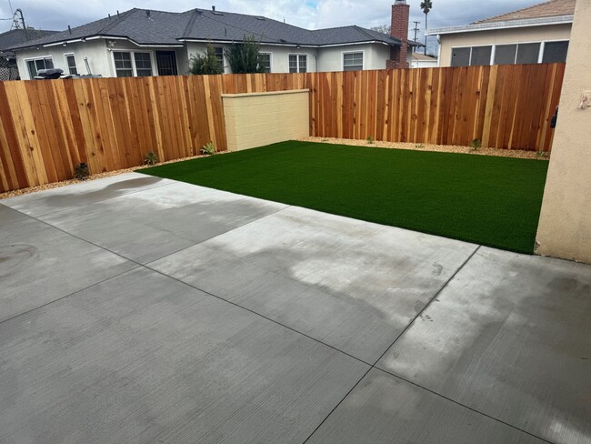 Photo - 1904 W 153rd St