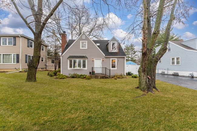 Photo - 305 N Grace St