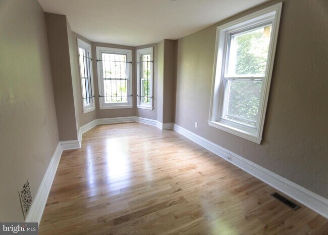 Photo - 1732 N Sydenham St