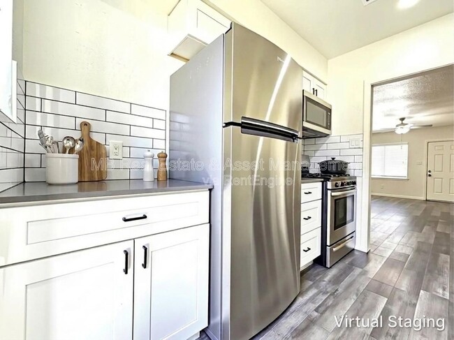 Photo - 1505 E Oak St Unit E