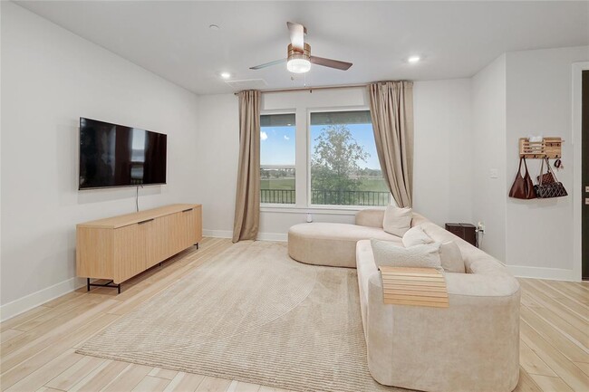 Photo - 207 Flowers Ave