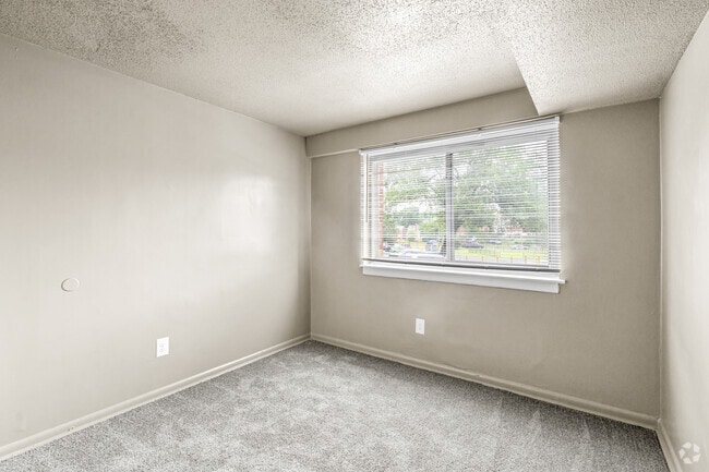 3BR, 1.5BA - 818SF - Bedroom 2