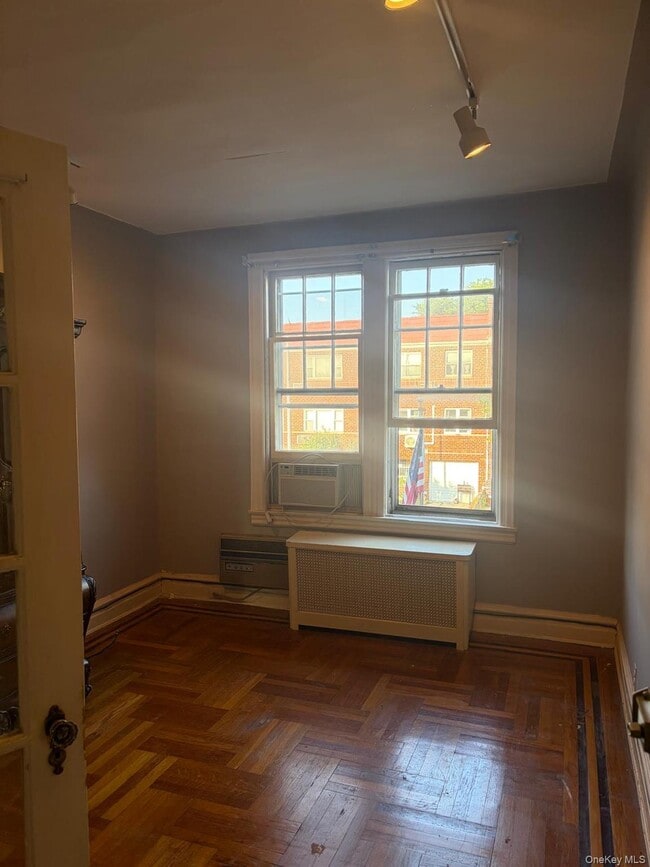 Photo - 31-34 79th St
