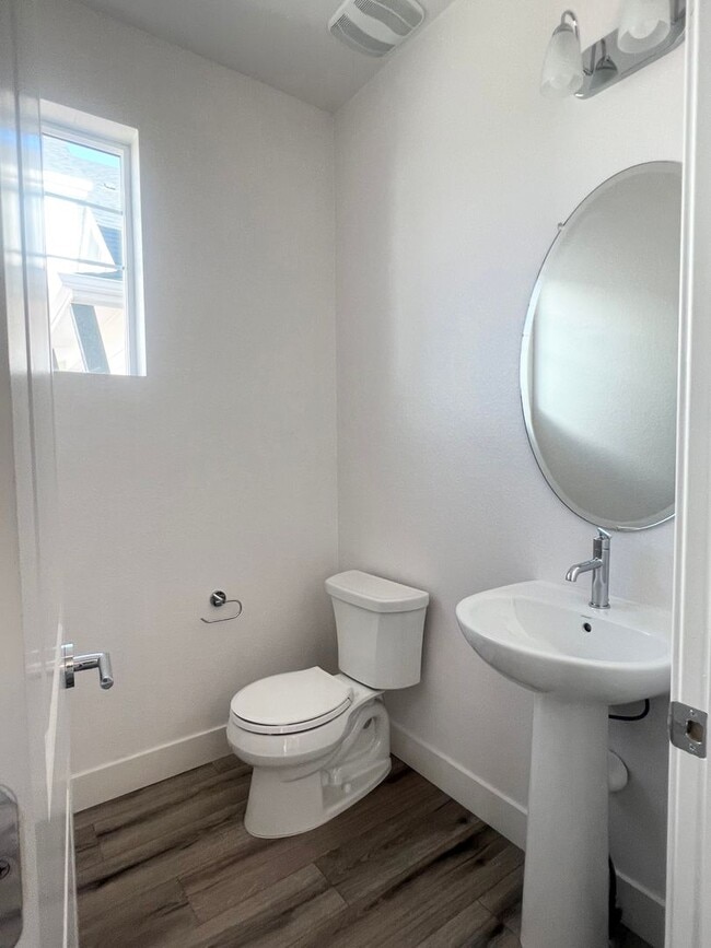 Photo - Like New 4bd/4ba Home Located in Desired Raindance Community