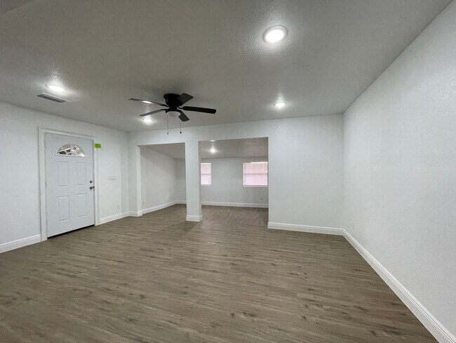 Photo - 3 Bed 2 Bath Thonotosassa House