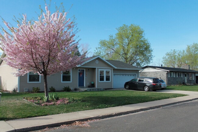 Building Photo - 555 W 920 N