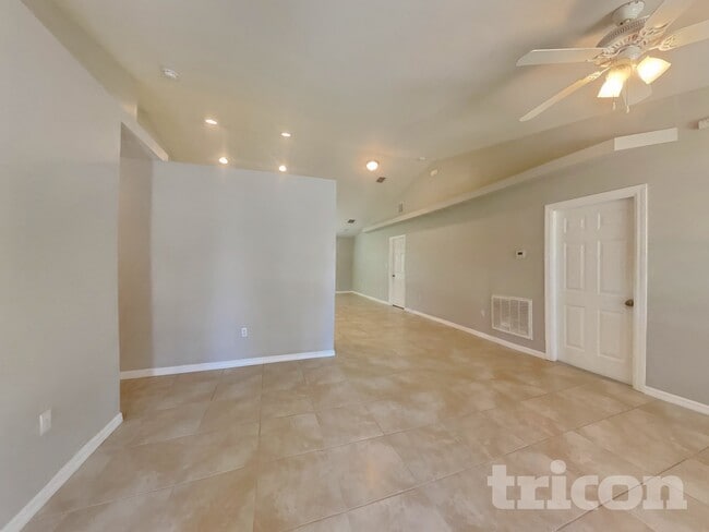 Photo - 23183 Burlingame Ave