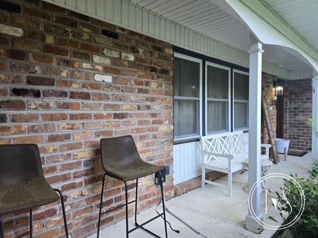 Photo - 728 Windsor Rd
