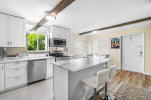 Photo - 2020 Lake Osborne Dr Unidad 10