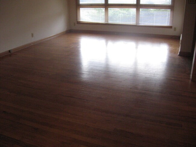 Duplex-Great neighborhood! NEW REDUCED PRICE - $1395 per month!