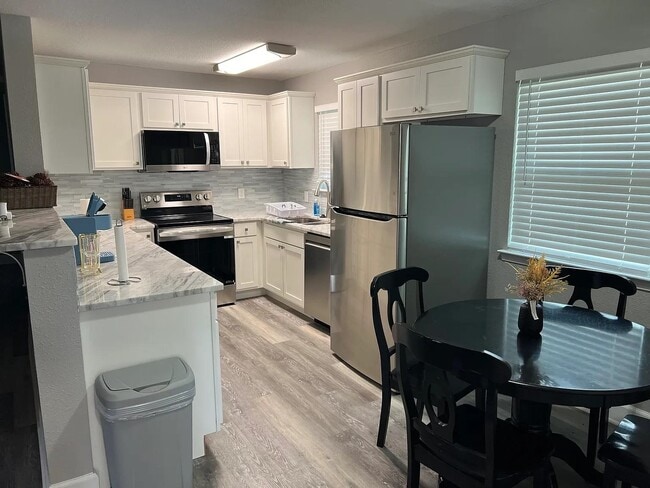 Photo - 1906 Karen Ln