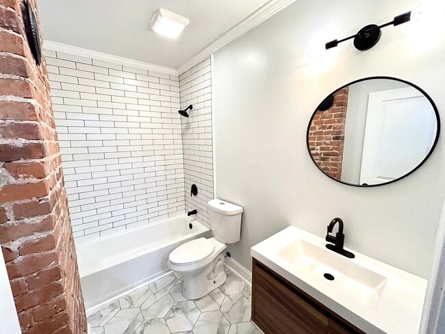 Photo - 211 Hawkes Ave