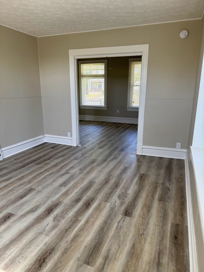 Photo - 950 E Indiana Ave