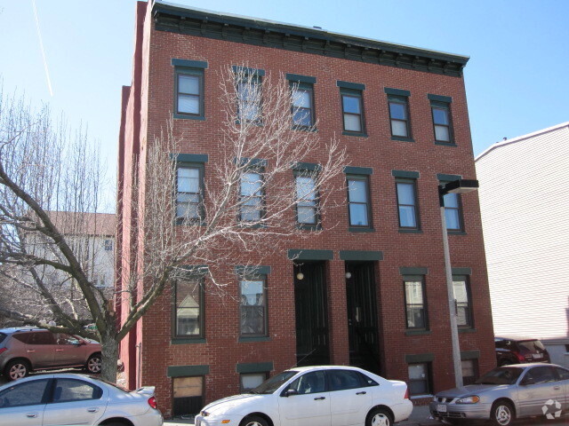 Building Photo - 281 W 3rd St Unit 1 Rental