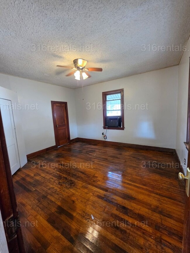 Photo - 112 N Kansas Ave