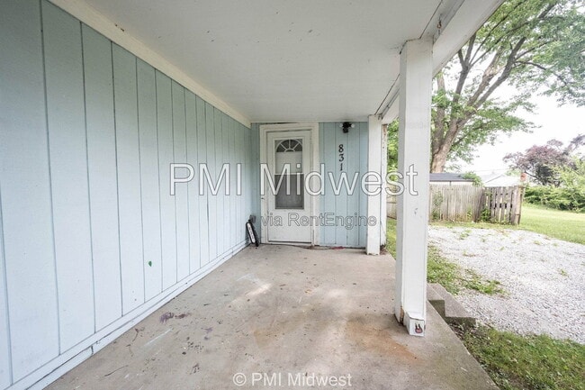 831 S Webster St