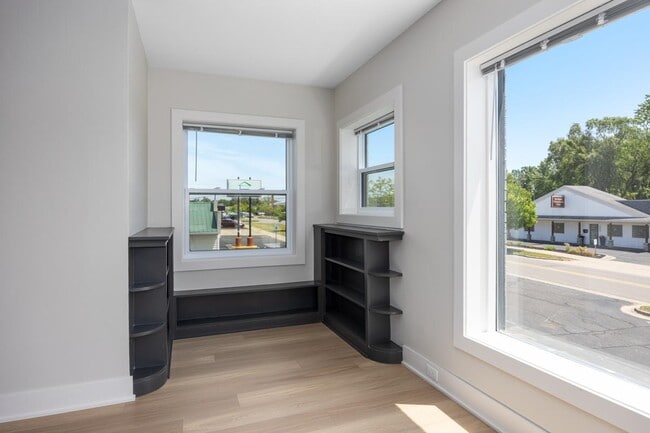 Photo - 501.5 W 17th St