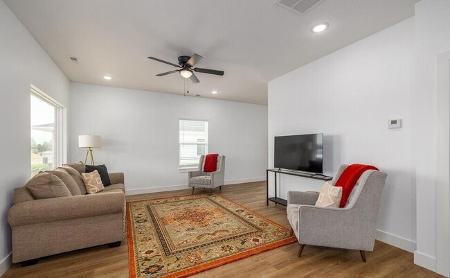 Photo - 937 N Blake Ave