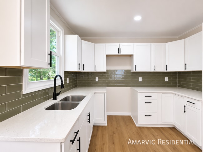 Photo - 807 Candlewood Dr