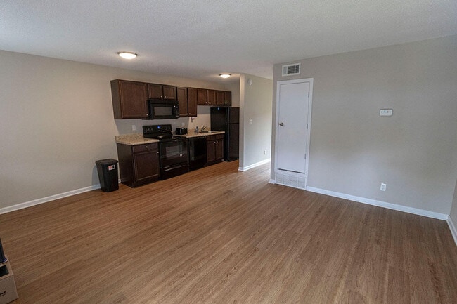 Building Photo - 105 N Garth Ave Unit 52