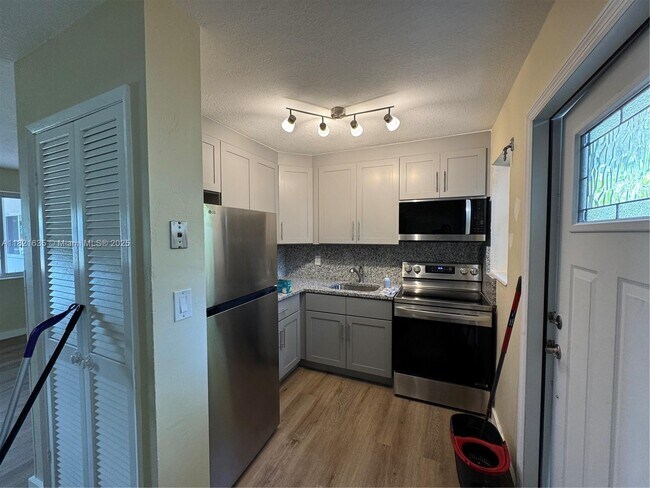 Photo - 707 S 19th Ave Unit 2