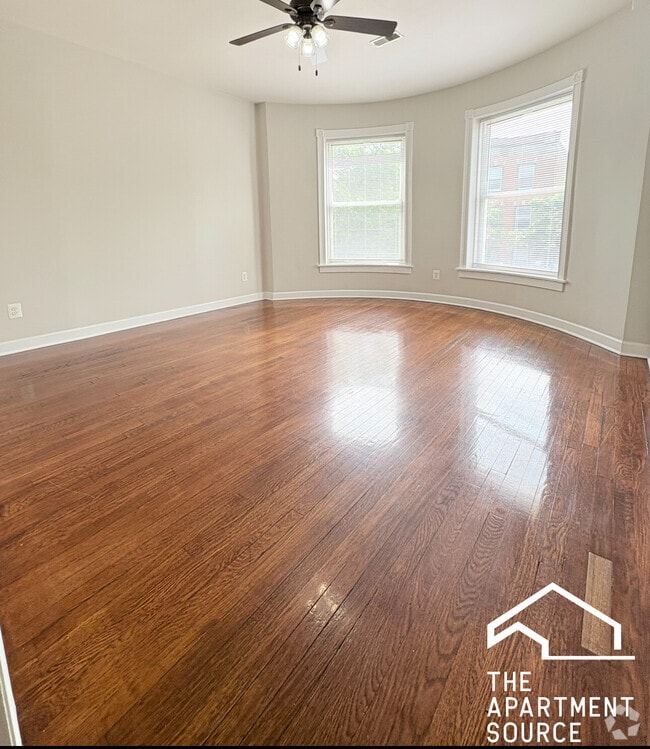 Building Photo - 4011 S Calumet Ave Unit 2S Rental