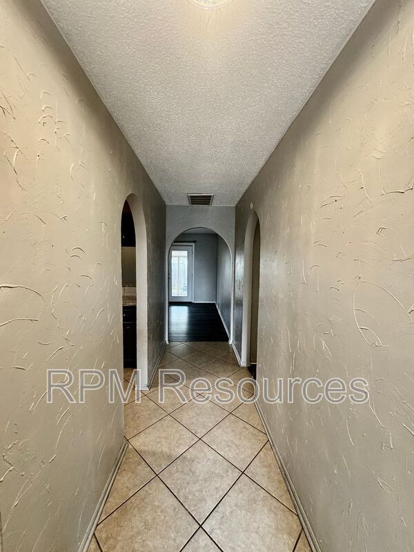 Photo - 720 Willow Run