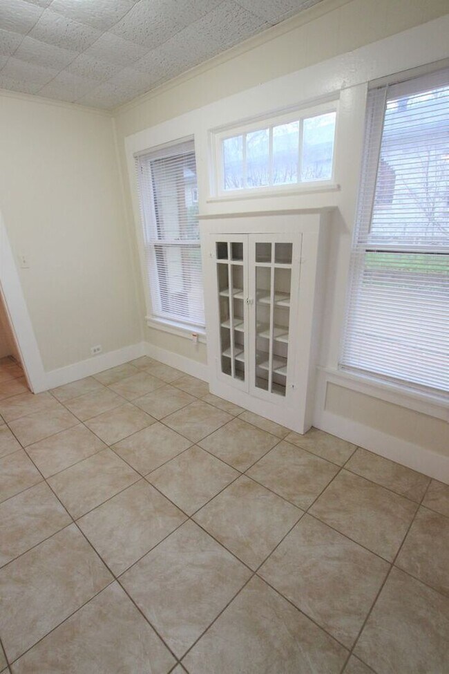 Photo - Tour Today! Cozy 2 Bedroom, 1 Bath Duplex ...