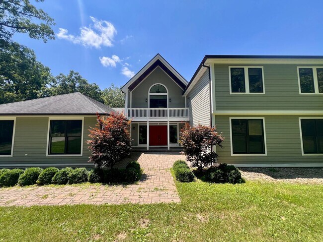 Photo - Cranberry - 6 bedroom 4 bathroom - Stunnin...