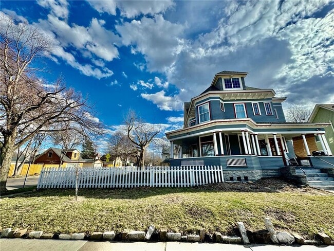 1464 W Minnehaha Ave