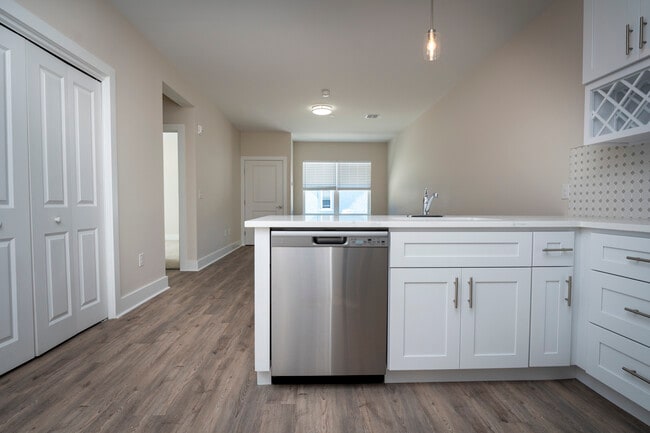 Photo - 410 William St.