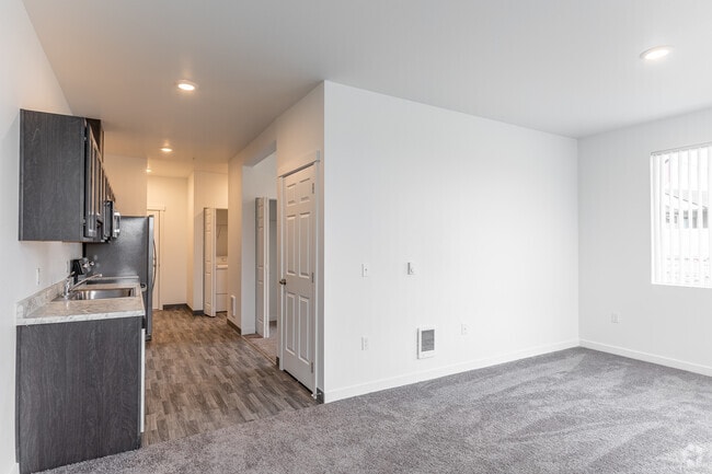 0BR, 1BA - 599SF