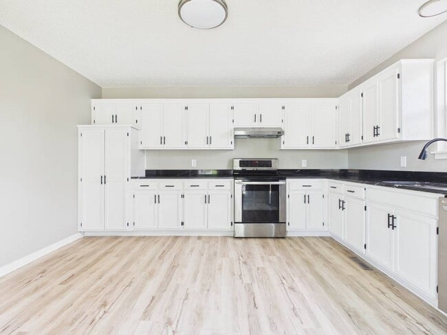 Photo - 1206 Foxridge Dr