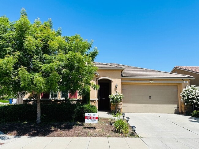 $2,400 Ashlan & Leonard, 3 Bedroom Home - ... - $2,400 Ashlan & Leonard, 3 Bedroom Home - ...
