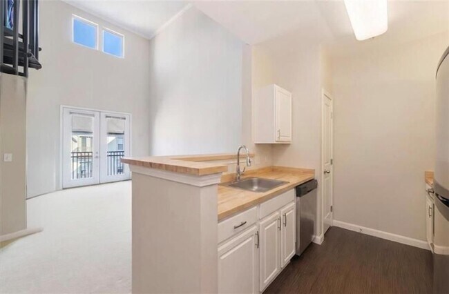 1000 Providence Pl