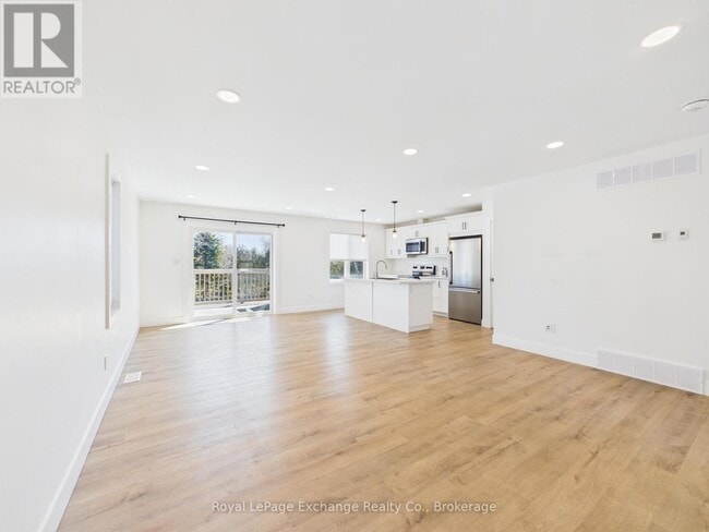 Photo - 1085 Sutton St