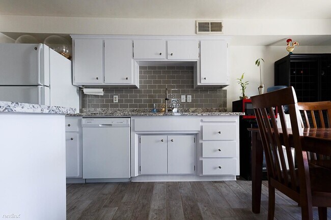 Photo - 3 br, 2 bath Duplex - 3315 Victoria Place