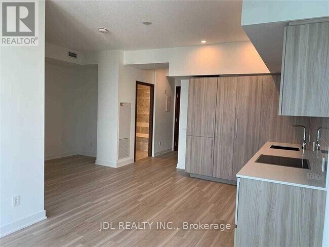 Photo - 19 Bathurst St Unité 3810