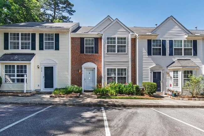 Building Photo - Charming 3BR Townhome in the Heart of Cary