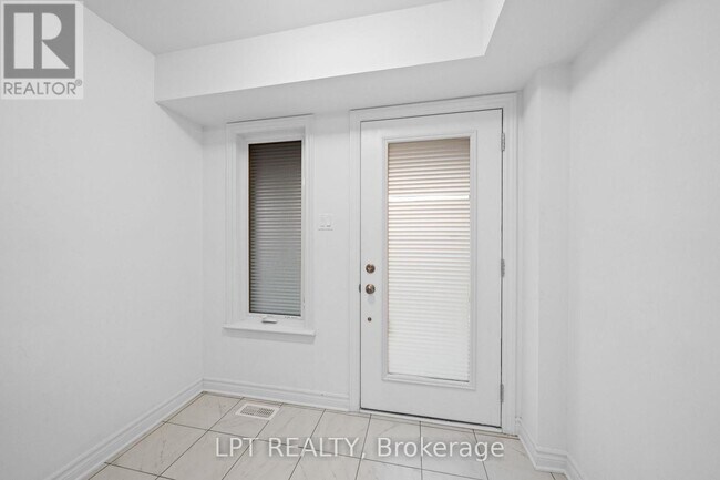 Photo - 42 Verglas Ln.