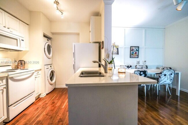 Photo - 17145 N Bay Rd Unidad 4403