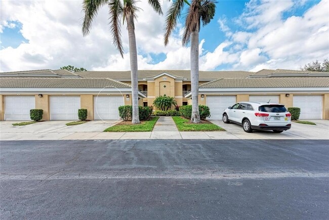 6326 Grand Oak Cir Unit 203