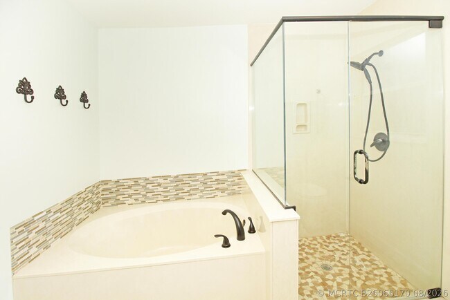 Photo - 896 Rose Ct