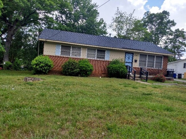 Building Photo - 409 Hemingway St