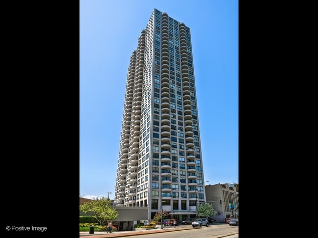 Building Photo - 2020 N Lincoln Park W Unit 35K