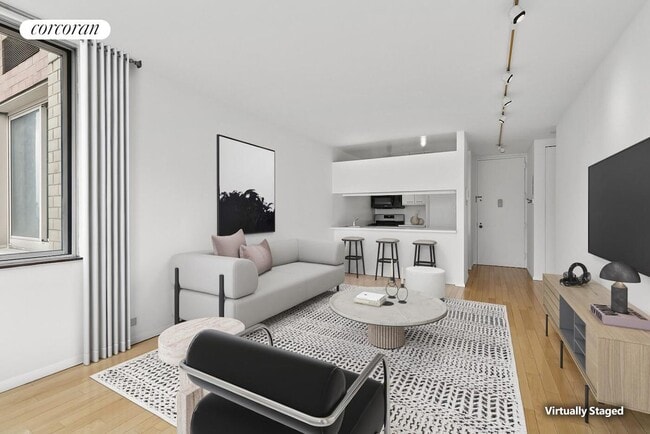 Photo - 350 W 50th St