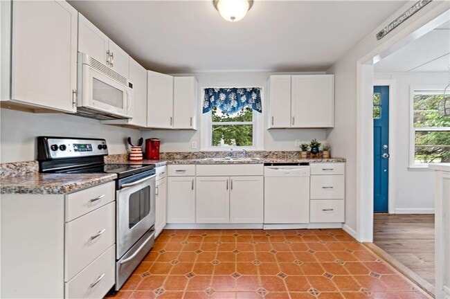 Photo - 76 S River Dr