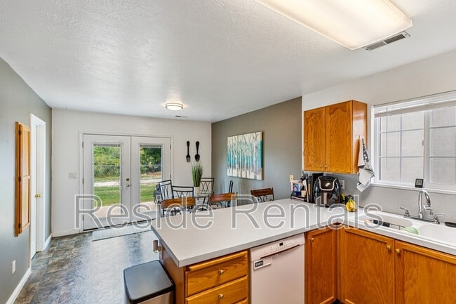 Photo - 1637 Talon Dr